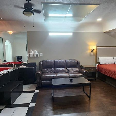 Scottish Inn & Suites Sam Houston Parkway المظهر الخارجي الصورة