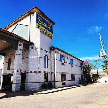 Scottish Inn & Suites Sam Houston Parkway المظهر الخارجي الصورة