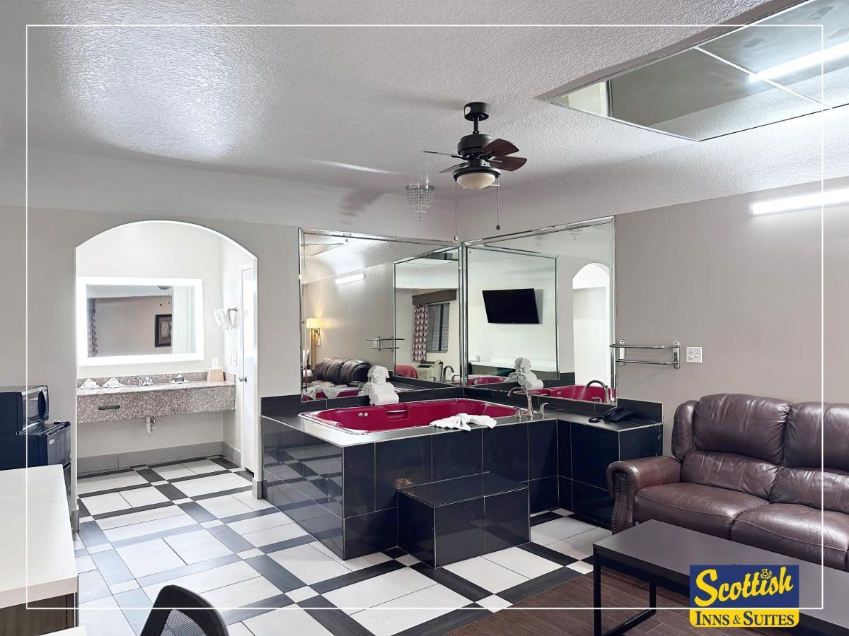 Scottish Inn & Suites Sam Houston Parkway المظهر الخارجي الصورة