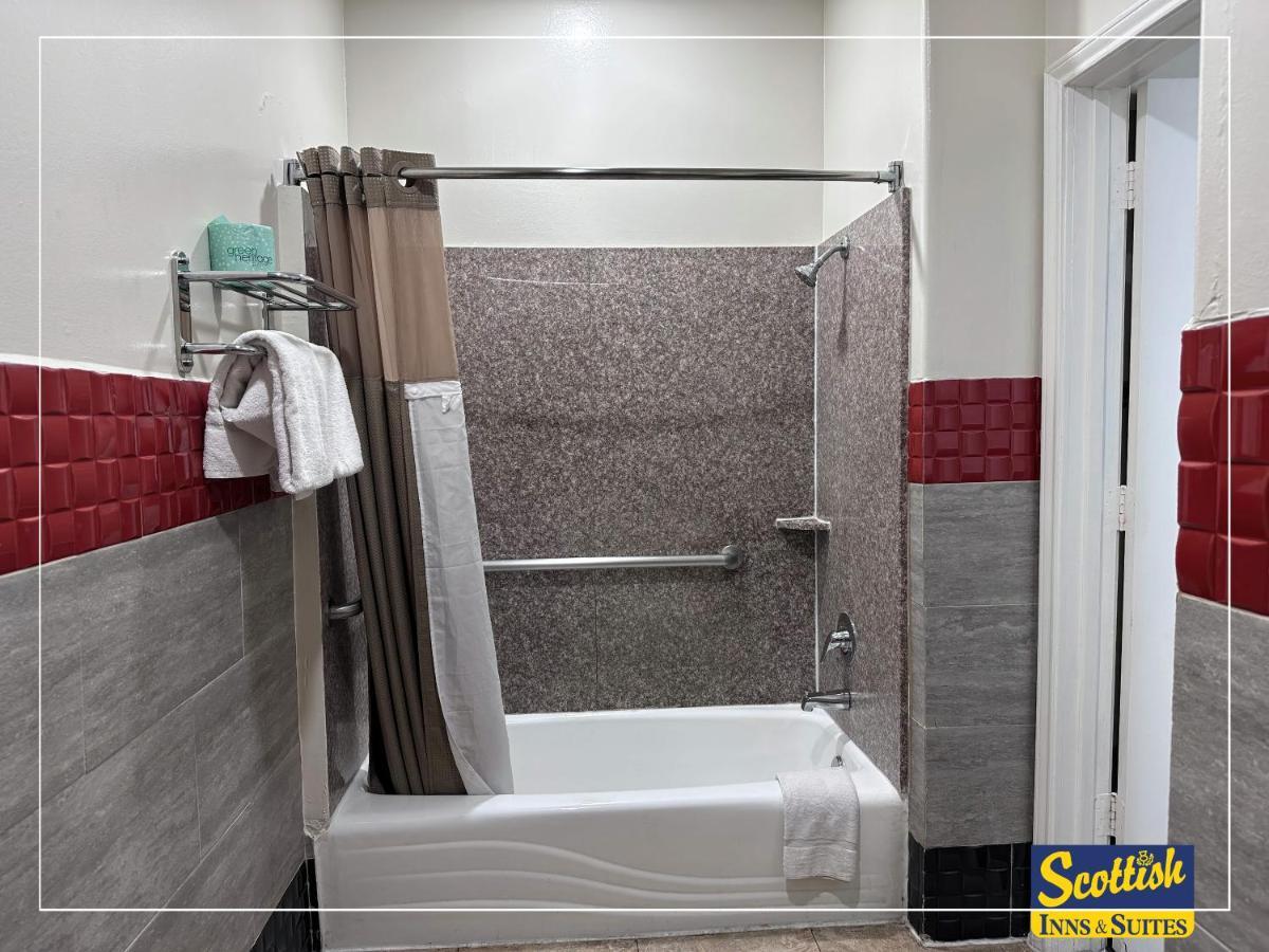 Scottish Inn & Suites Sam Houston Parkway المظهر الخارجي الصورة