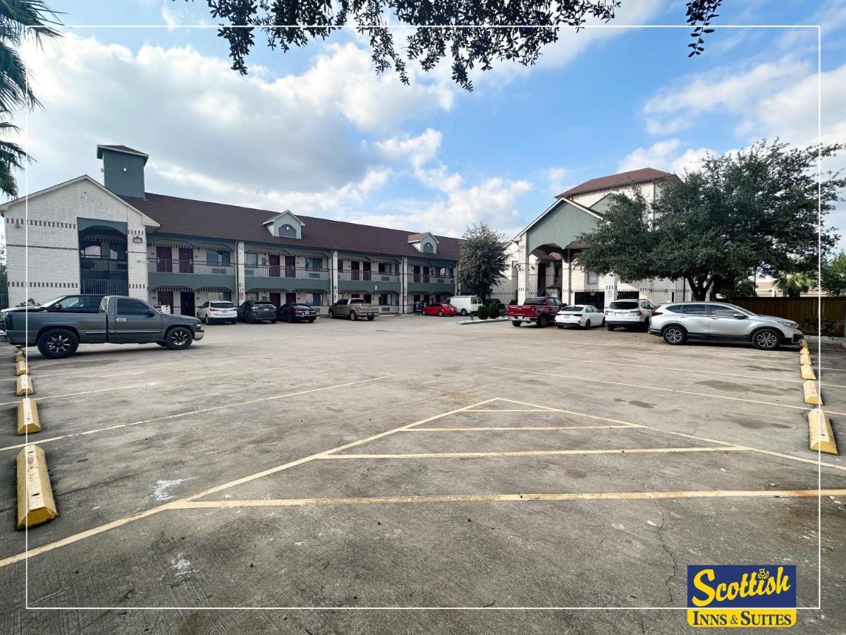 Scottish Inn & Suites Sam Houston Parkway المظهر الخارجي الصورة
