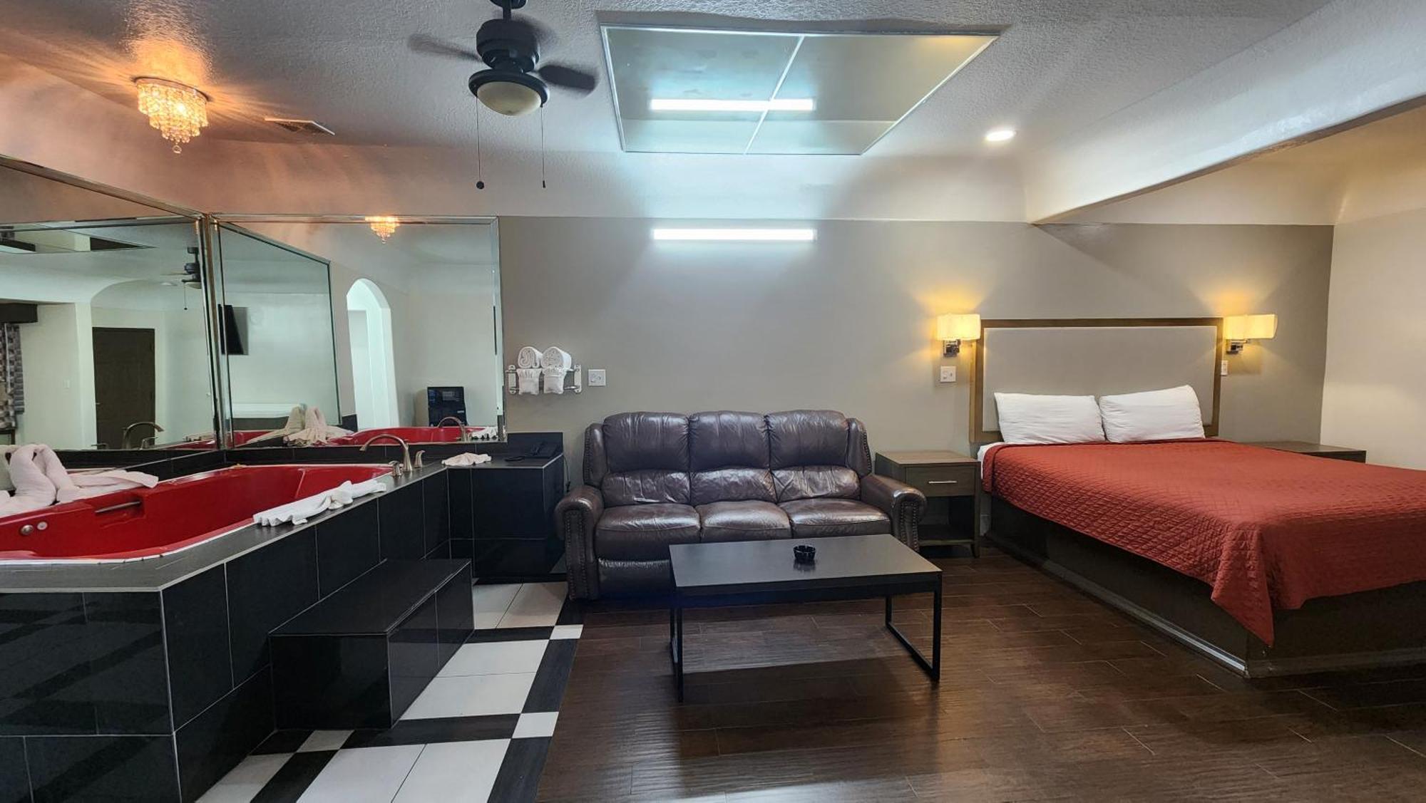 Scottish Inn & Suites Sam Houston Parkway المظهر الخارجي الصورة