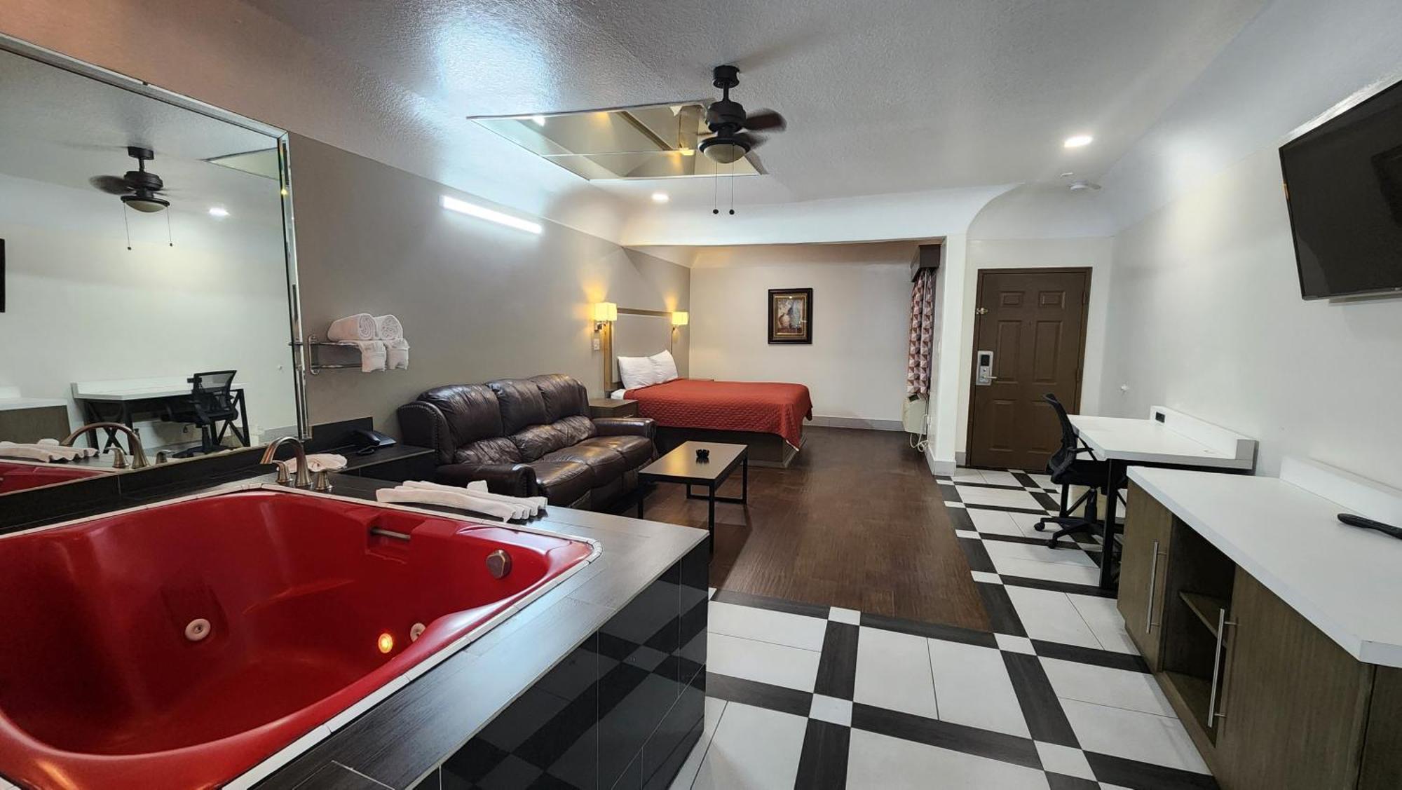Scottish Inn & Suites Sam Houston Parkway المظهر الخارجي الصورة
