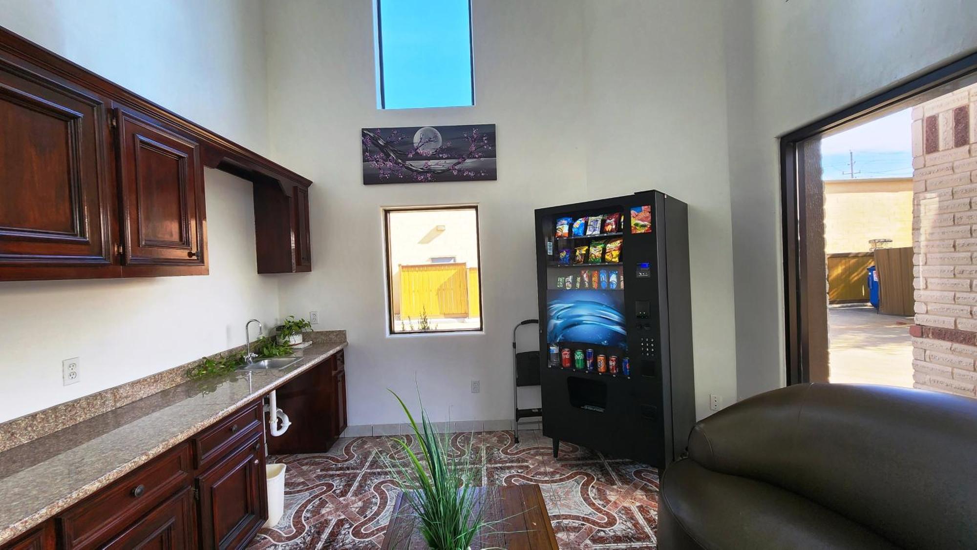 Scottish Inn & Suites Sam Houston Parkway المظهر الخارجي الصورة