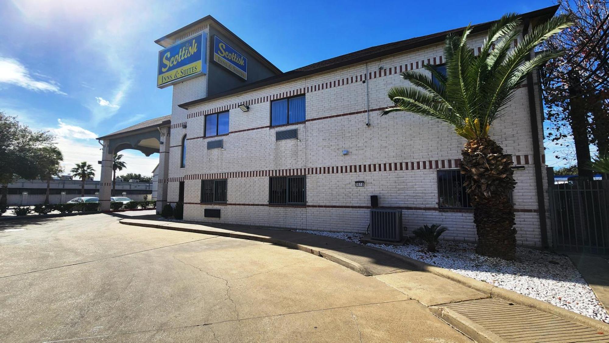 Scottish Inn & Suites Sam Houston Parkway المظهر الخارجي الصورة